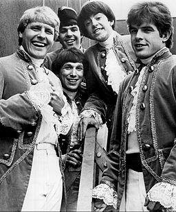 256px-Paul_Revere_and_the_Raiders_1967
