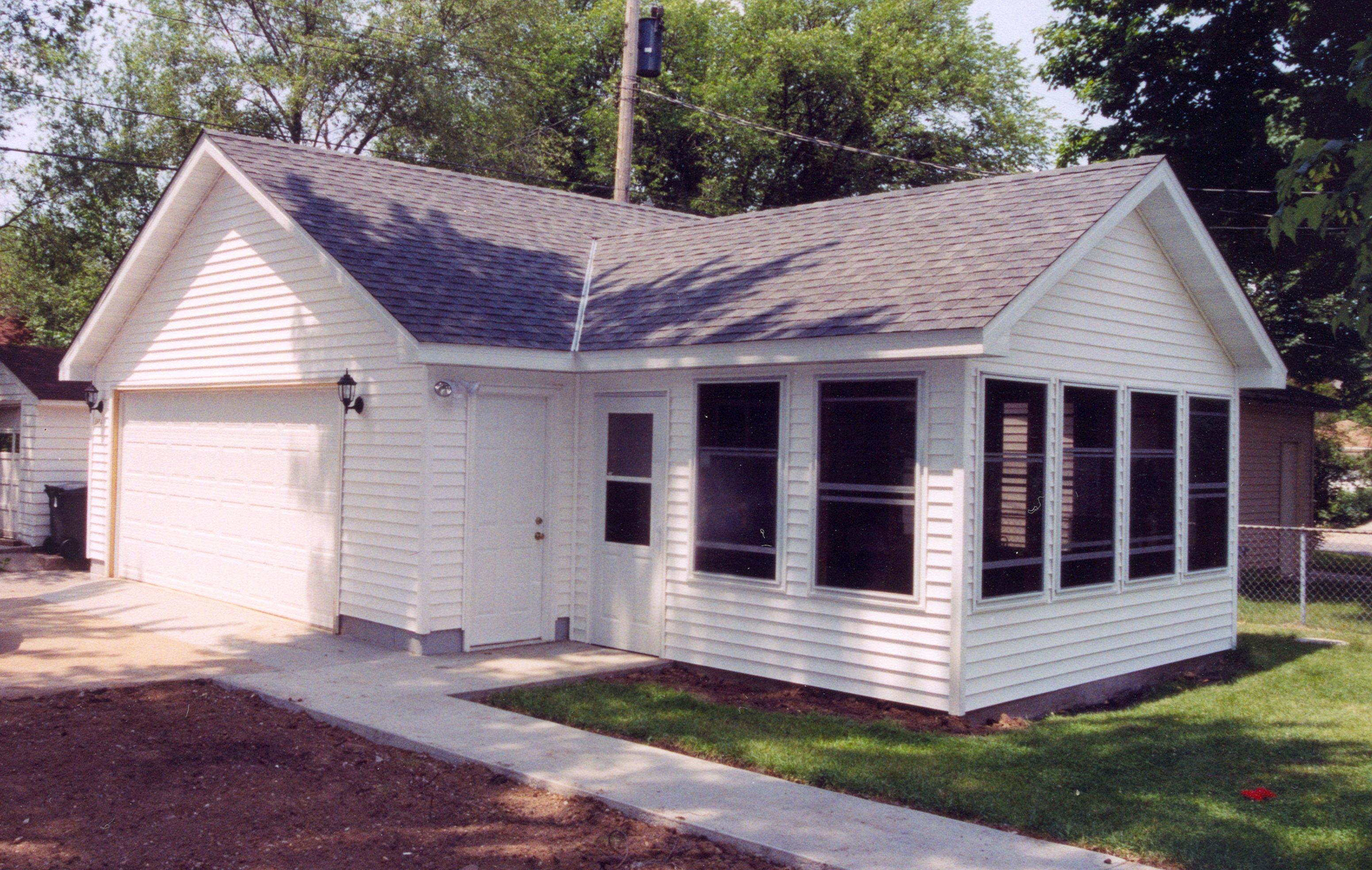 Detached MN Garage and Porch